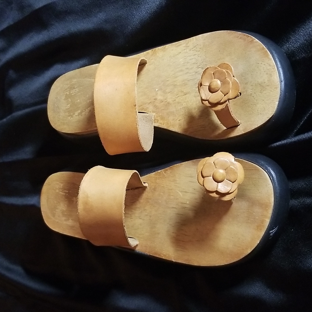Esprit  sandal (seabreeze).tan. size 9